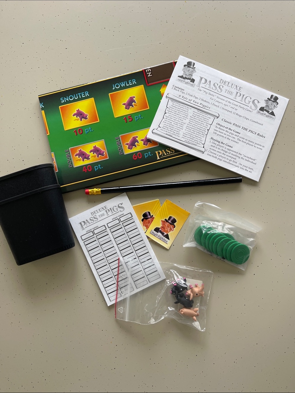 Winning Moves Deluxe Pass the Pigs Party Game - Green - Picture 3 of 7